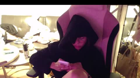 ELYSE A SIMPLE GIRL online show from December 9, 11:47 am