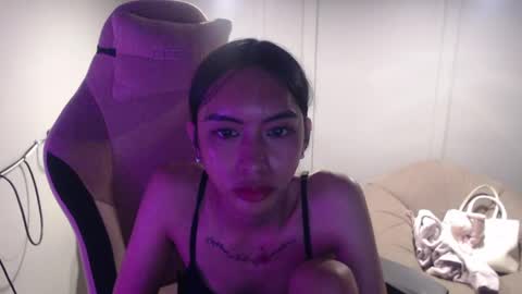 ELYSE A SIMPLE GIRL online show from February 18, 9:21 am