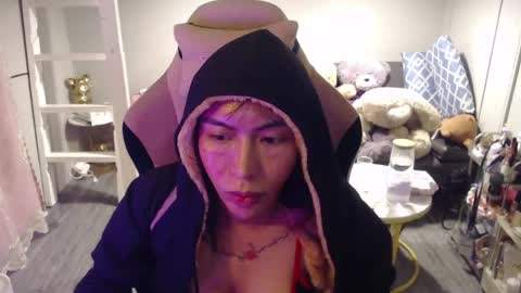 ELYSE A SIMPLE GIRL online show from April 29, 4:45 pm
