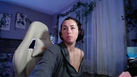 Snapshot of monstrumologist chatting on December 28, 1:29 am Lydia Mooney online show from December 28, 1:29 am