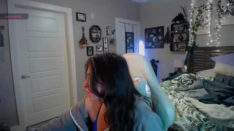 Snapshot of monstrumologist chatting on January 17, 1:04 am Lydia Mooney online show from January 17, 1:04 am