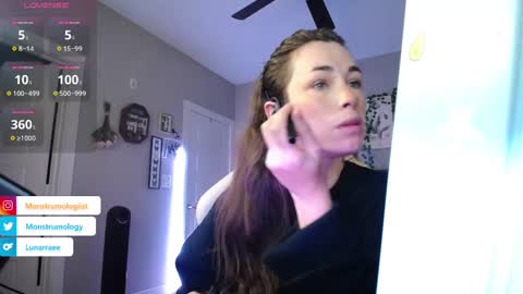 Snapshot of monstrumologist chatting on December 11, 1:26 am Lydia Mooney online show from December 11, 1:26 am