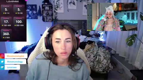 Snapshot of monstrumologist chatting on December 19, 3:29 am Lydia Mooney online show from December 19, 3:29 am