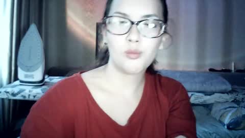 moodiemira online show from June 5, 4:12 pm