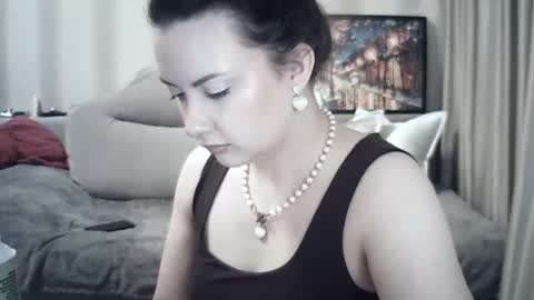moodiemira online show from June 10, 5:34 pm