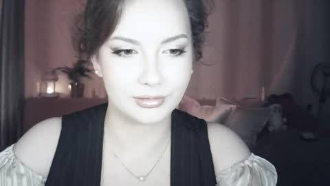 moodiemira online show from May 17, 7:01 pm