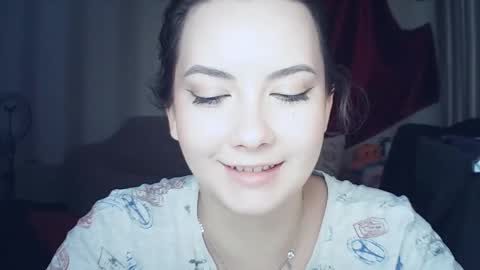 moodiemira online show from November 26, 7:10 pm