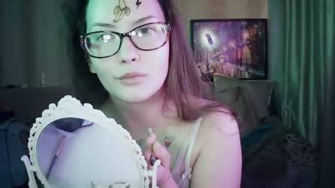 moodiemira online show from June 24, 9:44 pm