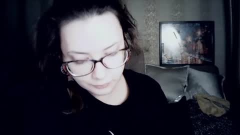 moodiemira online show from June 23, 9:43 pm