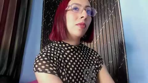 moolly_evanz online show from July 15, 6:23 pm