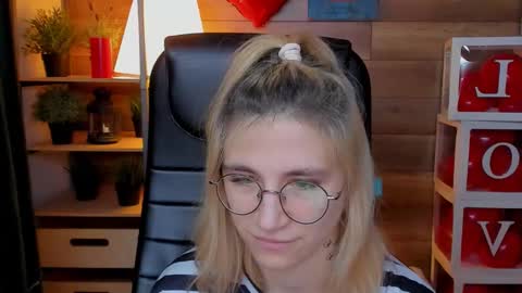 Katrin online show from March 1, 9:04 pm