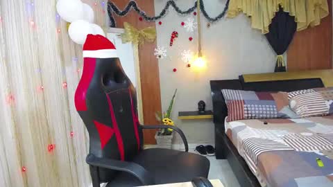 moon_and_fire_ online show from December 1, 5:38 am