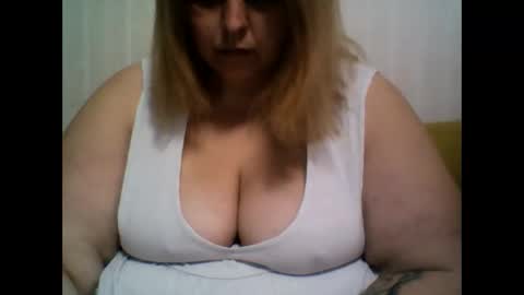 moon_angel94 online show from March 18, 6:41 am