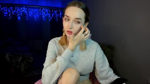 Moon online show from December 14, 5:58 pm