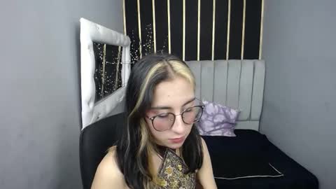 MOON SHUT online show from March 14, 7:29 pm