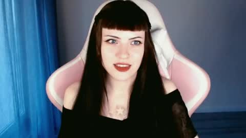  sophie  online show from May 3, 5:30 pm