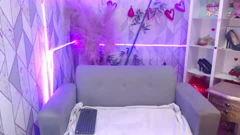 Snapshot of mooncharlotte chatting on October 7, 7:43 pm Charlotte online show from October 7, 7:43 pm