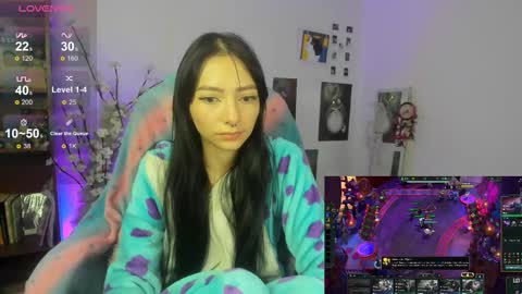 MOON  online show from December 20, 6:31 am