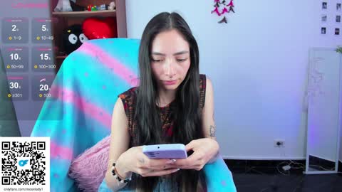 MOON  online show from January 29, 9:07 pm