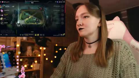 Snapshot of moonlish_siren chatting on October 28, 9:05 pm Katrin online show from October 28, 9:05 pm