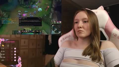 Snapshot of moonlish_siren chatting on September 29, 8:52 pm Katrin online show from September 29, 8:52 pm