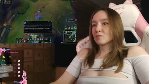 Snapshot of moonlish_siren chatting on October 4, 7:22 pm Katrin online show from October 4, 7:22 pm