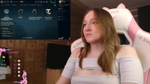 Snapshot of moonlish_siren chatting on October 12, 8:43 pm Katrin online show from October 12, 8:43 pm