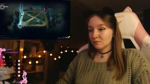 Snapshot of moonlish_siren chatting on October 29, 9:15 pm Katrin online show from October 29, 9:15 pm