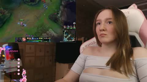 Snapshot of moonlish_siren chatting on October 11, 8:23 pm Katrin online show from October 11, 8:23 pm