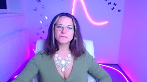 Susanna online show from December 19, 6:36 pm