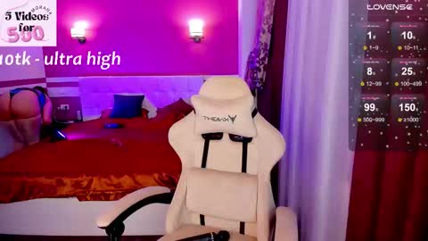 Morana Mayer online show from November 20, 6:49 pm