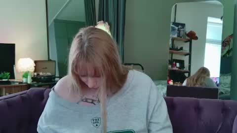 morvelyn online show from August 7, 1:20 pm