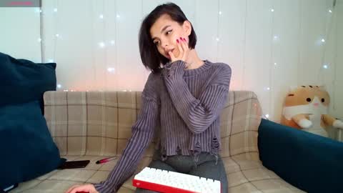 Snapshot of moto_ponchik chatting on February 6, 10:36 am Kris online show from February 6, 10:36 am