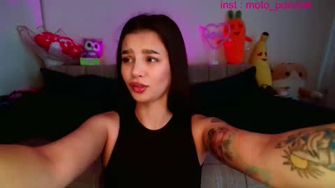Snapshot of moto_ponchik chatting on October 9, 5:35 am Kris online show from October 9, 5:35 am