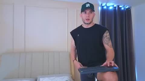 Danny  Aleja online show from June 26, 7:08 pm