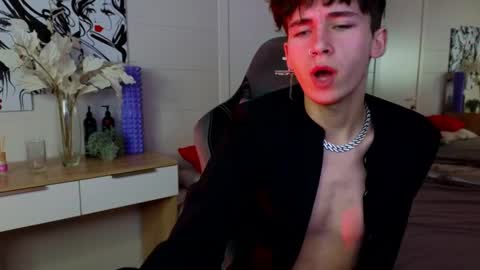 Kris online show from February 9, 10:54 pm