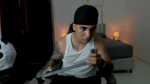mr_maximo online show from May 13, 4:11 am