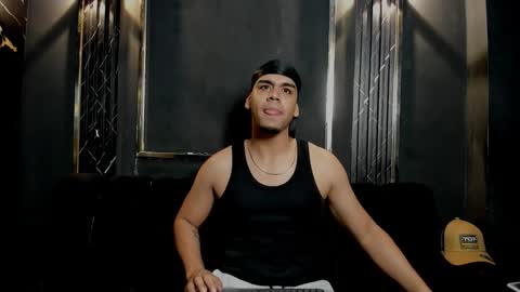 mr_maximo online show from December 17, 4:19 am