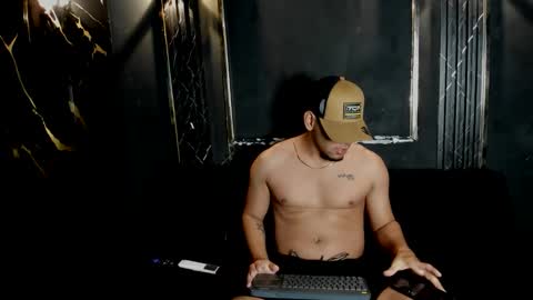 mr_maximo online show from December 20, 4:30 am