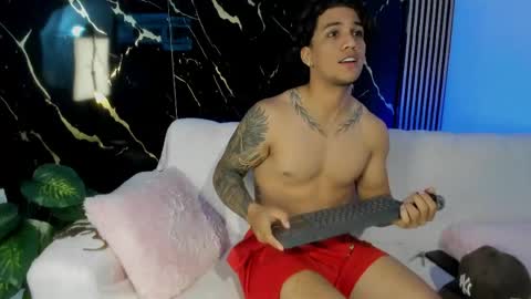mr_maximo online show from April 25, 6:04 am