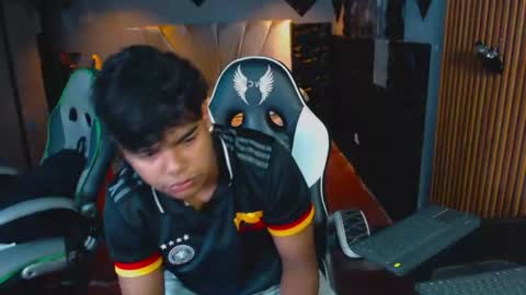 mr_mois online show from June 26, 5:57 am