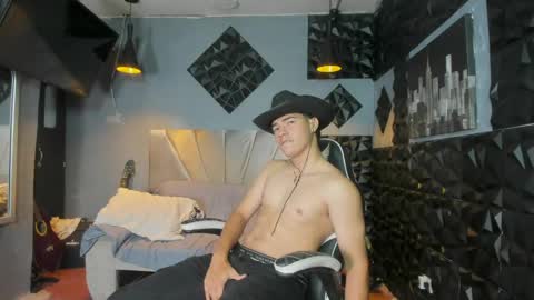 mr_mois online show from May 13, 3:16 am