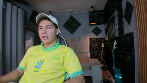 mr_mois online show from April 27, 6:22 am