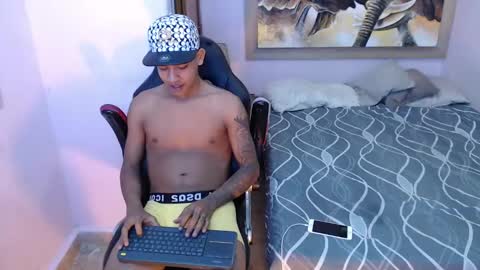 mr_stiven_ online show from March 8, 3:06 am