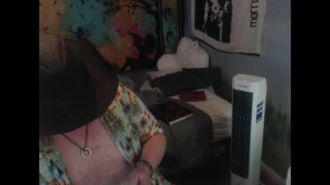 mr_strawberry online show from April 27, 2:47 pm