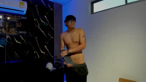 yisuz online show from March 18, 7:31 pm