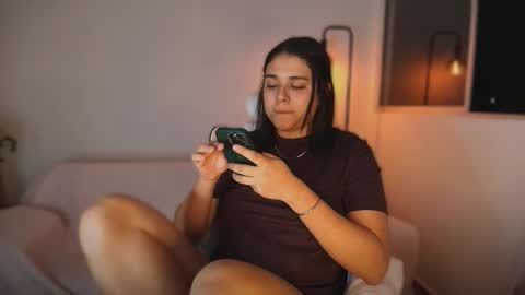 Snapshot of mrbuu_ chatting on September 23, 2:38 am Laura online show from September 23, 2:38 am