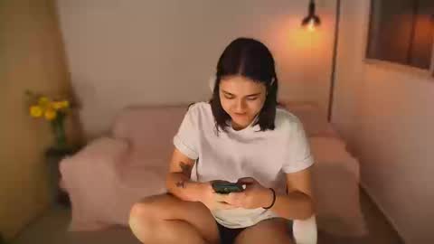 Snapshot of mrbuu_ chatting on September 24, 4:08 am Laura online show from September 24, 4:08 am
