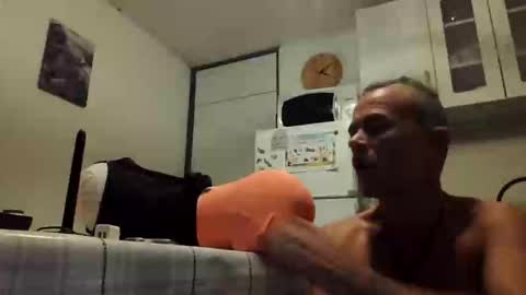 mrealholy online show from December 4, 5:56 pm