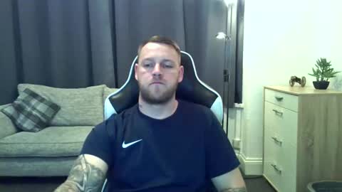 mrengland86566 online show from March 10, 9:29 pm